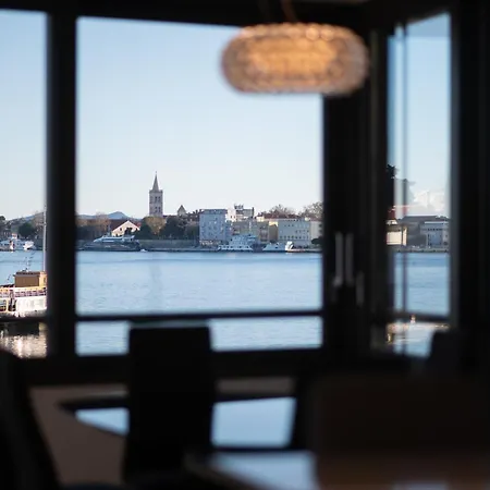 Seafront Luxury Idassa By Belmont Realty アパート